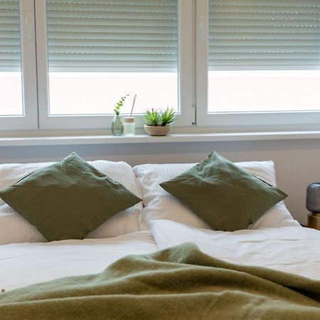 Large Apartments - Great For Groups - With Balcony Or Terrace Вена Экстерьер фото